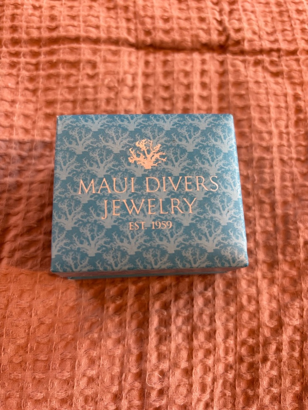 Maui Divers Elegant Tahitian Pearl Stud Earrings - Classic Women Jewelry - Picture 4 of 4